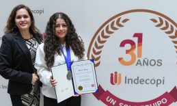 Indecopi entrega medalla de plata a egresada USAT ganadora en la Exposición Internacional de Inventos de Mujeres- KIWIE 2024