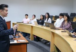 Students from the Faculty of Business Sciences participated in a masterclass on finance in English