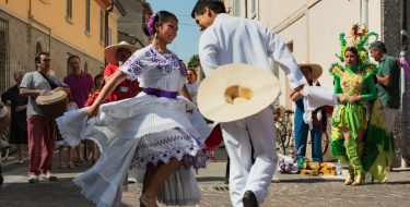 Promoción de la cultura intercultural, una tarea necesaria