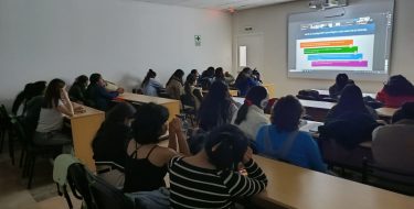 Estudiantes de Educación USAT participan en clase magistral con Fray Elías Neyra